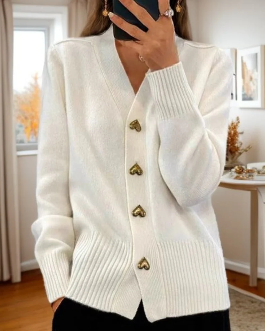 Élan Urbain™ | Cardigan élégant avec boutons en forme de cœur