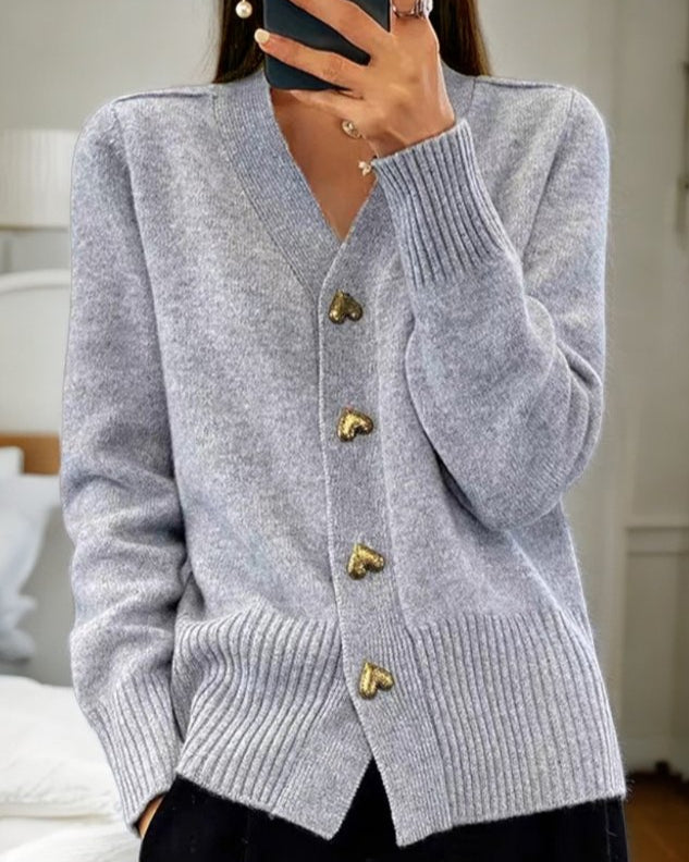 Élan Urbain™ | Cardigan élégant avec boutons en forme de cœur